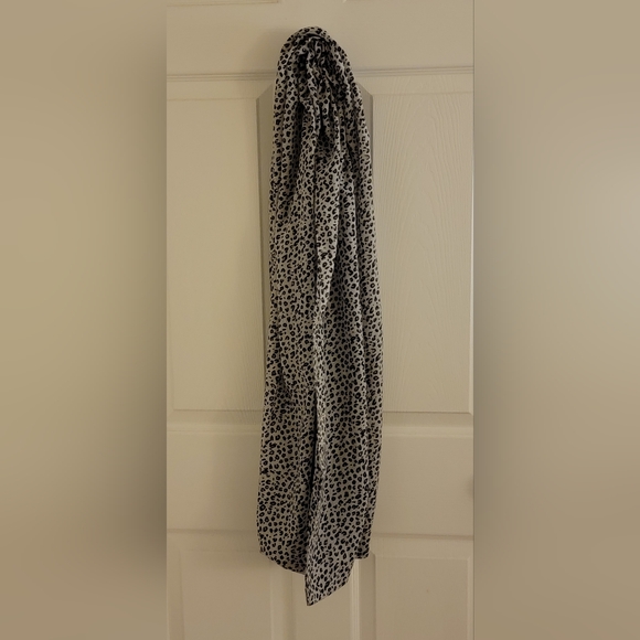 PRICE DROP! Scarf - black cheetah - Picture 2 of 3